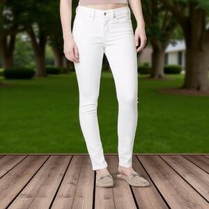 NWOT, Levi's, 311 Shaping Skinny Women’s Jeans, Size 31, White
